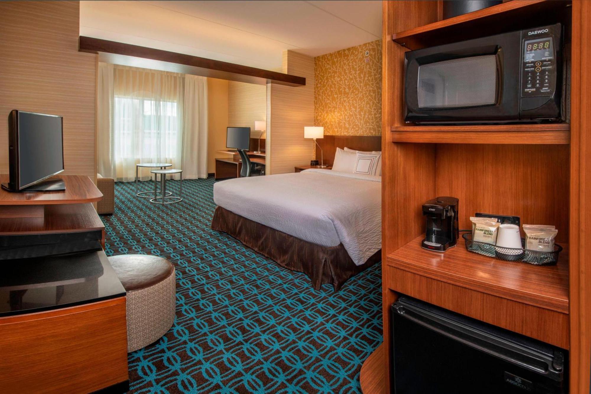 Hotel Fairfield & By Marriott Harrisburg International Airport 3*