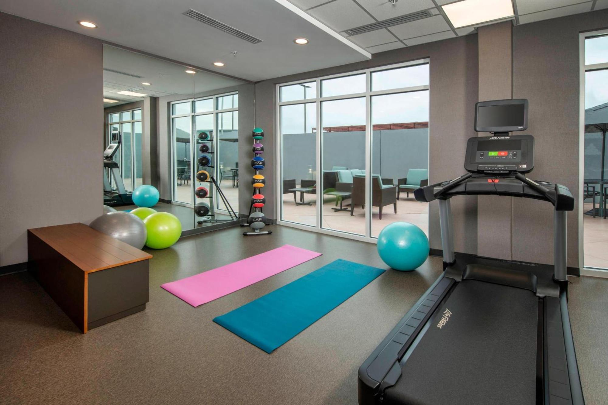 Fairfield & By Marriott Harrisburg International Airport Hotel